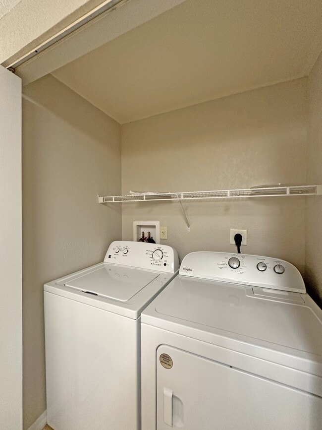 Building Photo - 152 SW Peacock Blvd