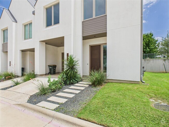 Building Photo - 3306 Cantwell Ln