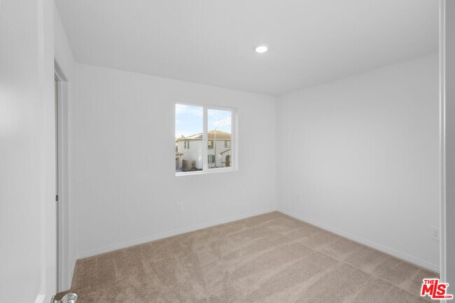 Building Photo - 2311 Blue Elm Rd