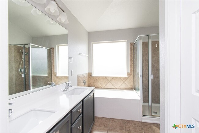 Building Photo - 6601 Clear Brook Dr