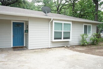 Building Photo - 2207 Landmark Ct