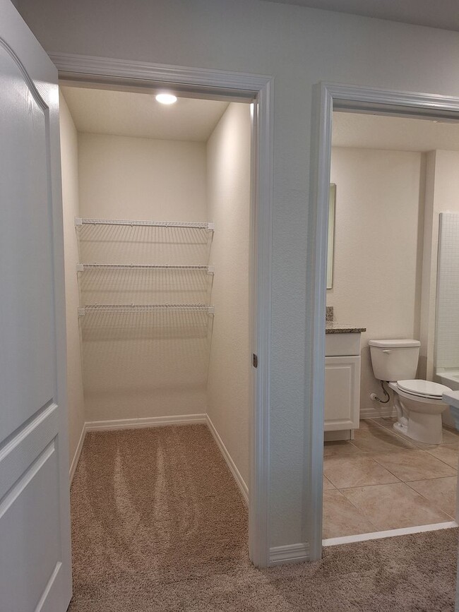 Building Photo - 3BR 2.5BA VENETIAN BAY TOWNHOME