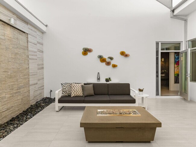 Building Photo - 48674 Vista Viejo Dr