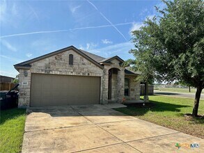 Building Photo - 102 Goldenrod Dr