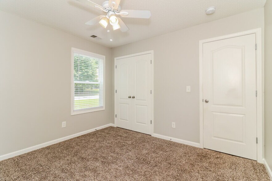 Building Photo - 218 Comet Ct