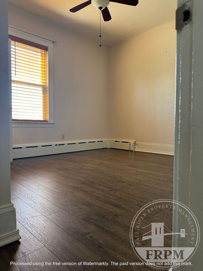 Building Photo - 463-465 Sawyer St