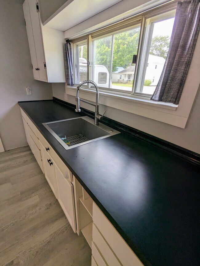 Kitchen - 413 N Maple St