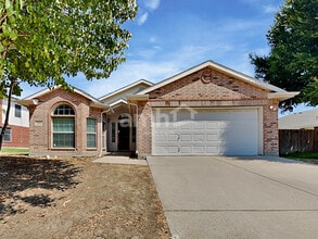 Building Photo - 728 Raven Dr