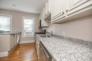 Building Photo - 43 Savin Ave