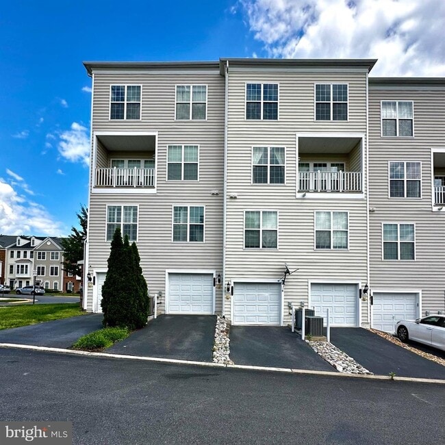 Building Photo - 14888 Potomac Branch Dr