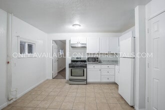 Building Photo - 637 600 W