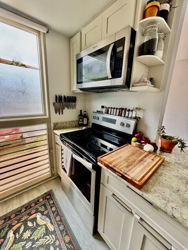 Building Photo - Available Now | Fully Furnished 1 Bedroom,...