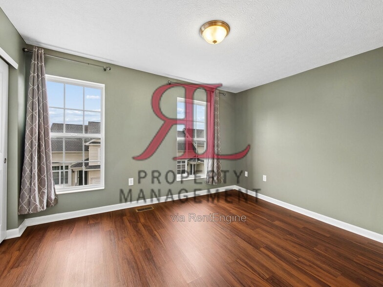 Building Photo - 264 Hemlock Ravine Dr