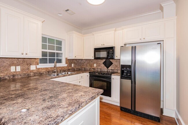 Building Photo - 7106 Ohio St