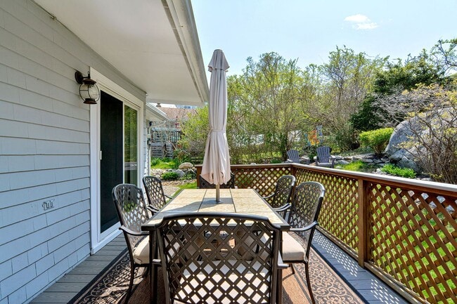 Building Photo - WINTER RENTAL: Two Beaches Cottage