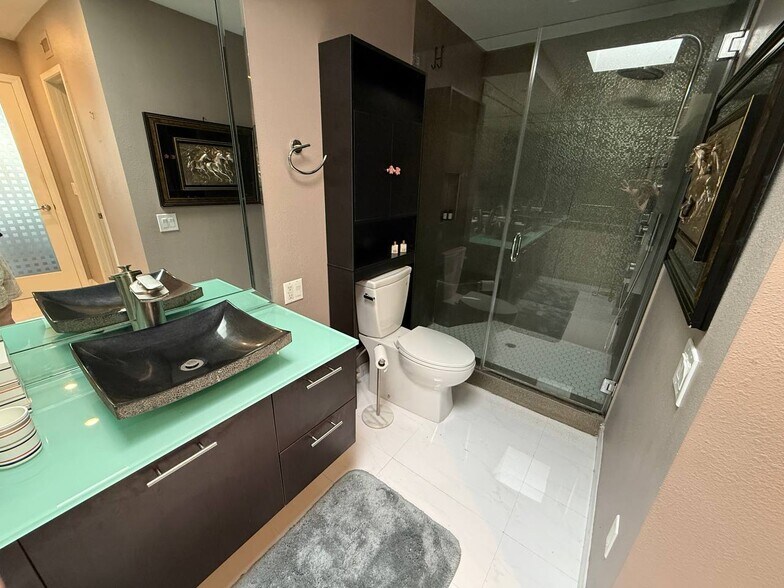 Building Photo - 21620 Burbank Blvd