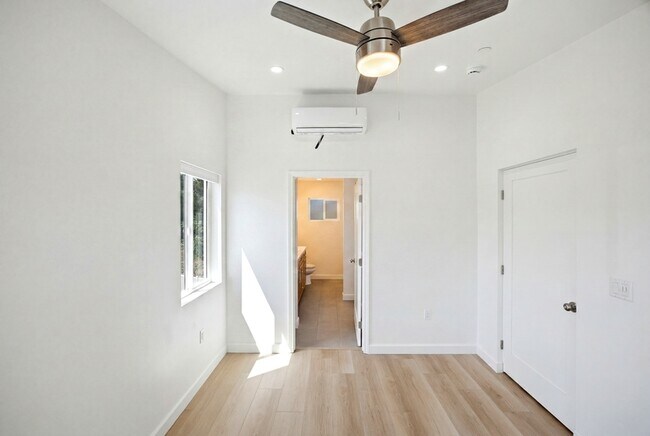 Building Photo - 9094 Los Coches Rd