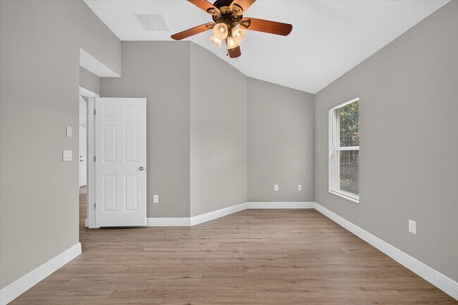 Building Photo - 557 Lindsay Anne Ct