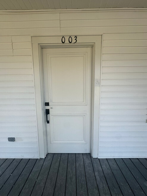 Building Photo - 1003 N Young St