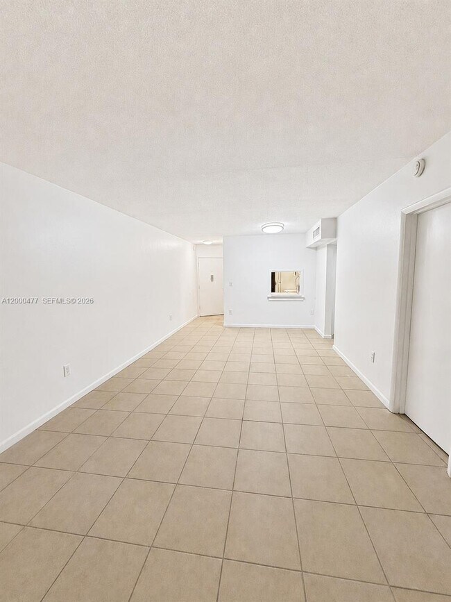 Building Photo - 1601 NE Miami Gardens Dr