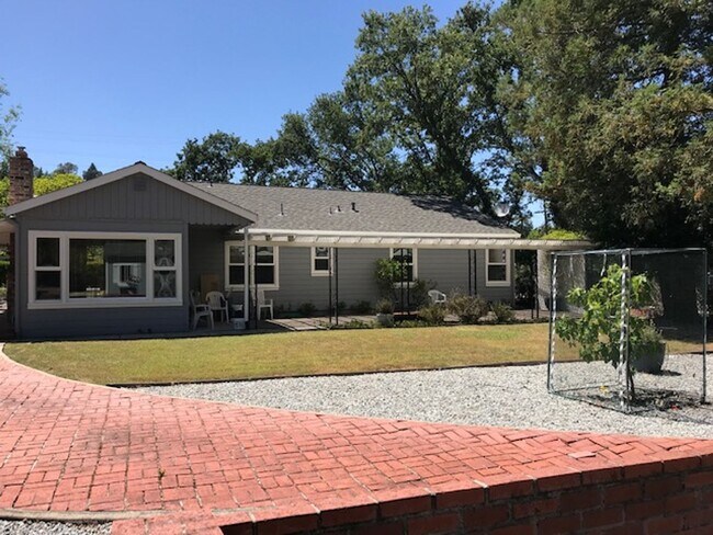 Building Photo - Beautiful updated single level S. Walnut Creek home with large yard