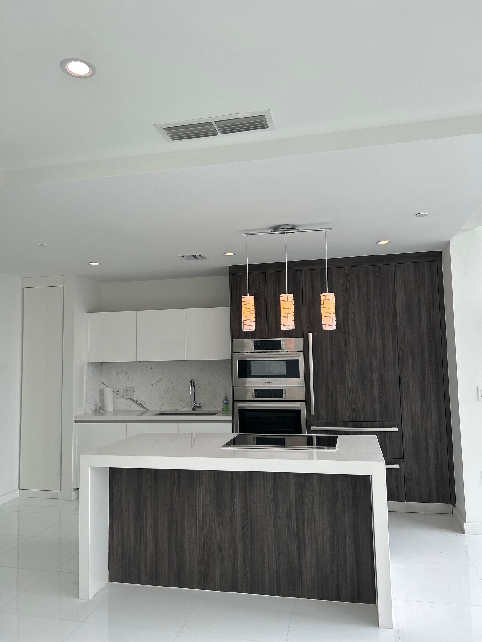 Building Photo - 851 NE 1st Ave