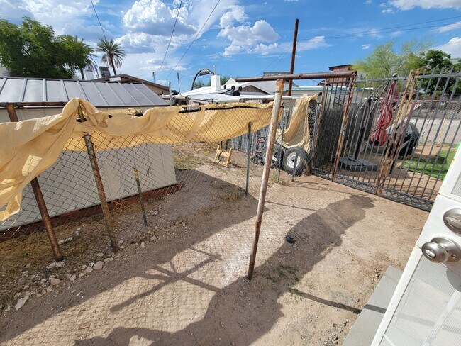 Building Photo - 820 S Arizona Ave