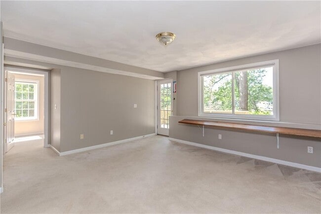 Building Photo - 102 Clinton Dr