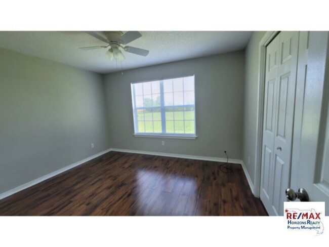 Building Photo - Nice 3/2 with 1 Acre!