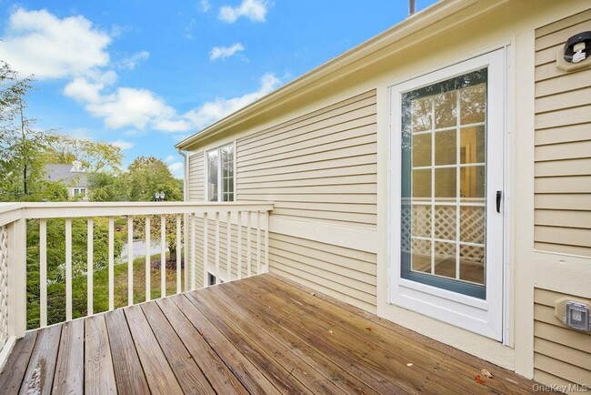 Building Photo - 2102 Martingale Dr