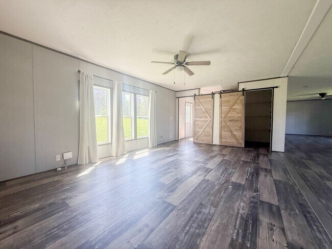 Building Photo - Spacious 4-Bedroom Home on 1 Acre in Peaceful Rickman Setting