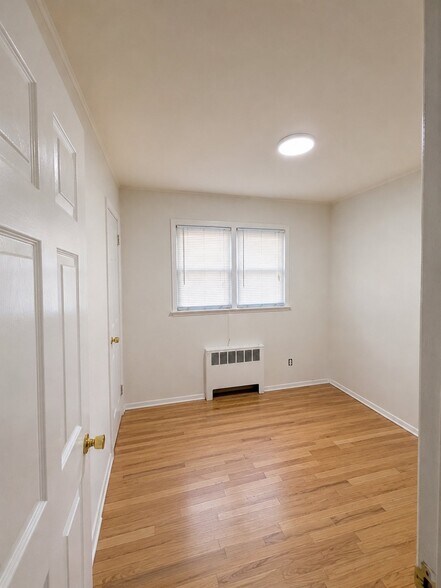 Building Photo - 512 Nassau Blvd