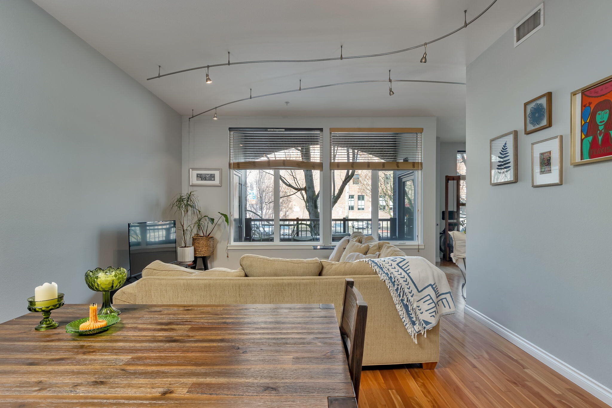 Building Photo - 618 NW 12th Ave