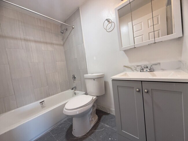 Building Photo - 26 Clarence St