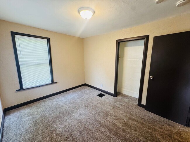 Building Photo - 10630 Kimberly Ave