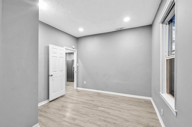 Building Photo - 1911 S 14th St