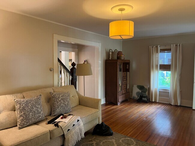 Building Photo - Beautiful East Rock Single Family House