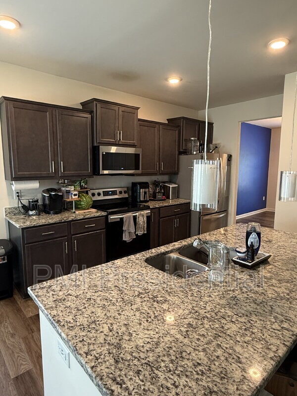Building Photo - 7044 Hepworth Dr