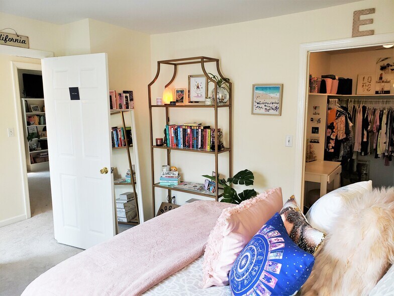 Main Bedroom - 377 Hope St