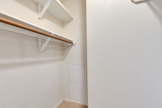 Building Photo - 3002 Breeze Terrace