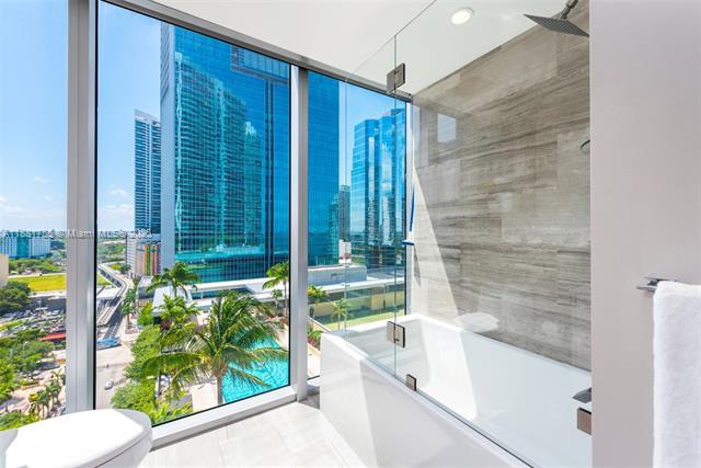 Building Photo - 1300 Brickell Bay Dr