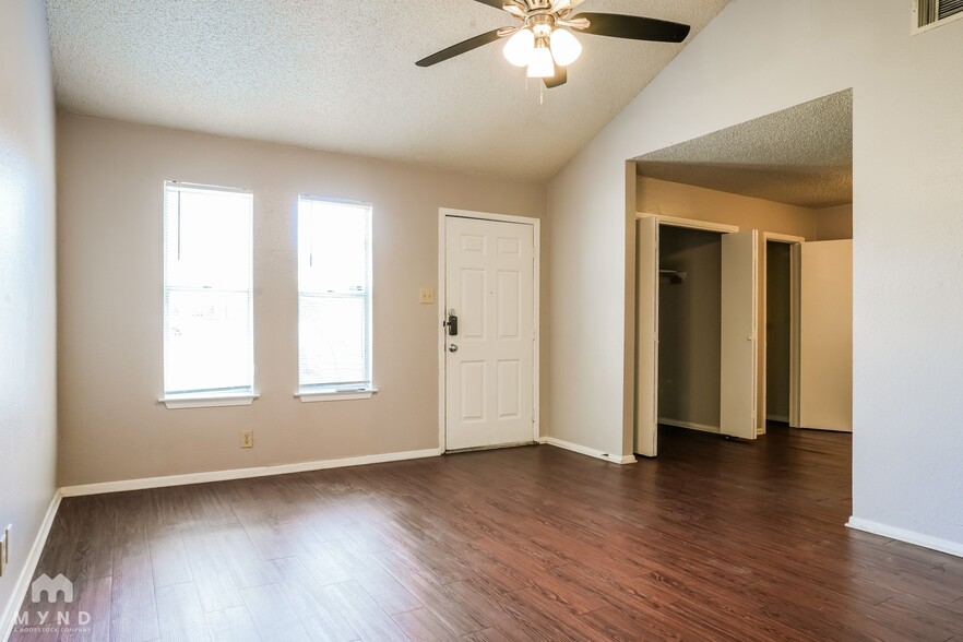 Building Photo - 12800 Tomanet Trail