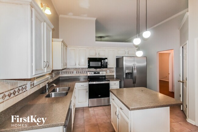 Building Photo - 8672 Eagle Dr