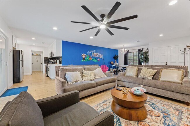 Building Photo - 201 Fairlane Dr