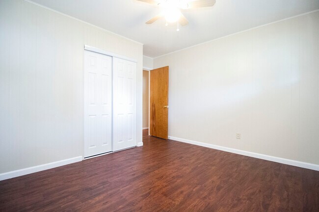 Building Photo - 3001 Edgebrook Dr