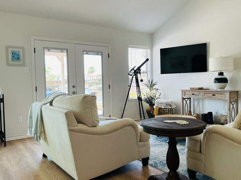 Living room - 15113 Aquarius St