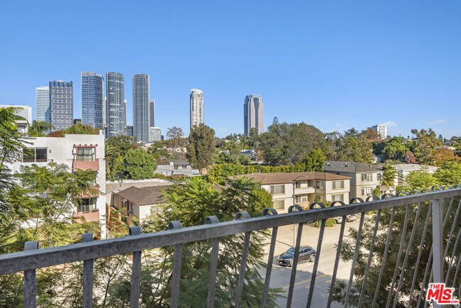 Building Photo - 2025 S Beverly Glen Blvd