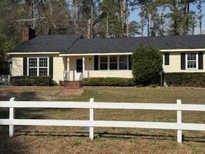 Building Photo - 1924 Woodside Rd