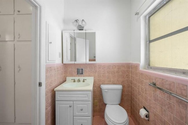 Building Photo - 757 Old Ivy Rd NE