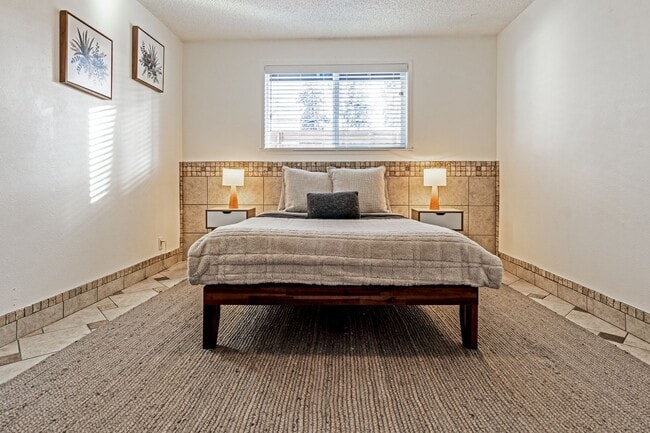 Building Photo - Fully Remodeled 3BR/1BA in the Heart of Bend